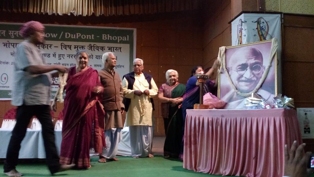 IndraSsingh's tweet photo. #PeoplesAssembly on #Dow &amp; #Dupont #Cardibe in Bhopal "End corporate genocide! Rebegin not destroy @drvandanashiva https://t.co/Pjkkv2LGzJ