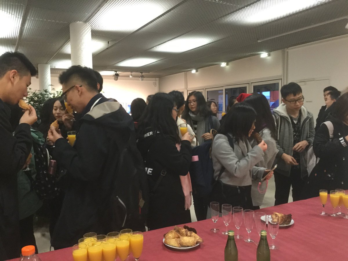 ceschateauroux's tweet photo. Cérémonie d'accueil pour les étudiants chinois hier soir à l'hôtel de ville.  #chine  #chateauroux #etudiants @ceschateauroux https://t.co/Ox4tOZ7aNs
