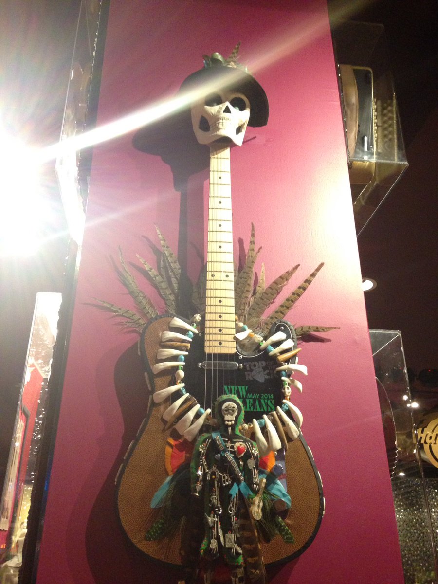 TowersSisters's tweet photo. New Orleans themed guitar in New Orleans where else #neworleans #Travel #sisters #guitar # https://t.co/VDVky26XeJ