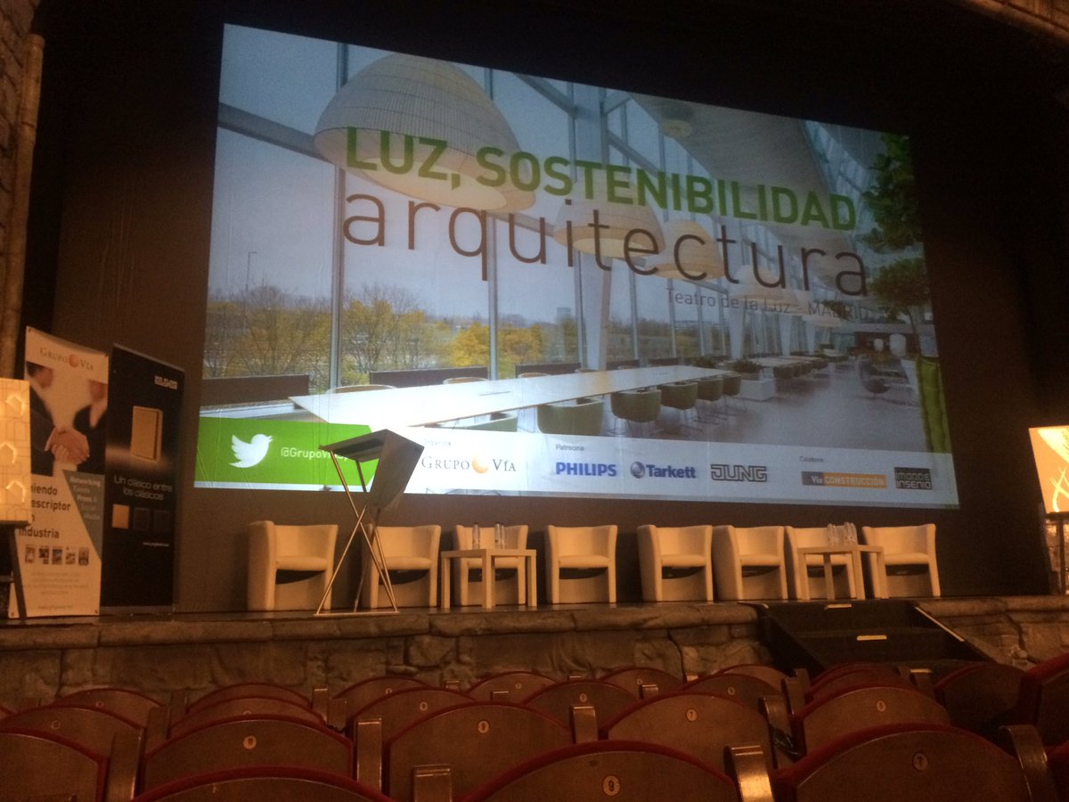 arquizano's tweet photo. Hoy desde el patio de butacas...asistiendo a otro de las magníficos eventos de #grupoviaspain en el teatro Philips https://t.co/kcvZOmt7uj