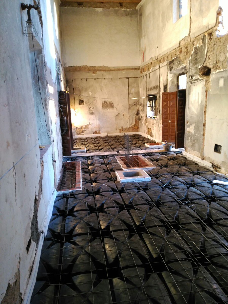 genaysa's tweet photo. Todo listo para el hormigonado de la solera ventilada sobre soportes de polipropileno reciclado. #Genaysa #Periana #Malaga https://t.co/McxTzv006j