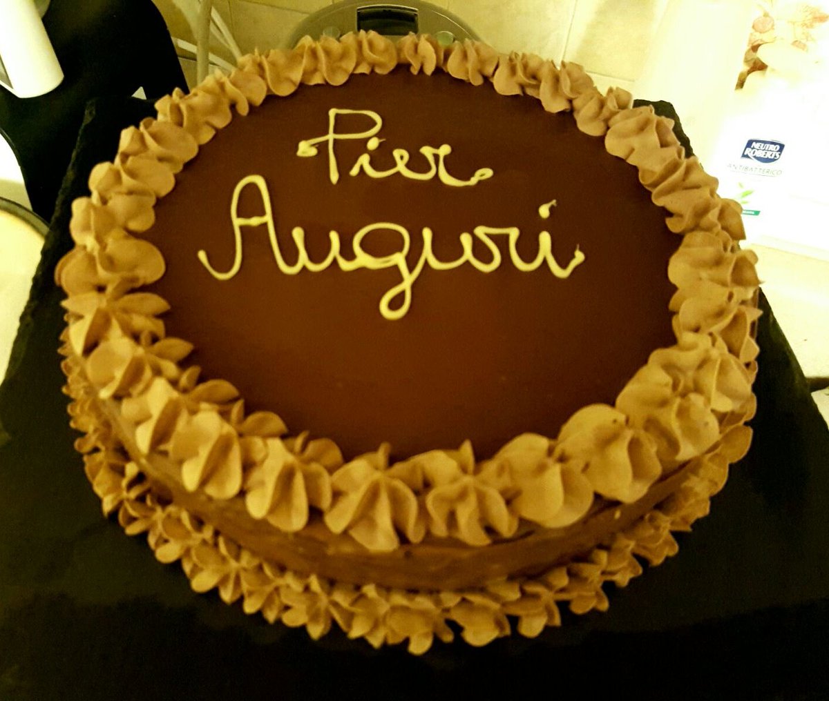 mattia26883's tweet photo. Quale miglior regalo per il compleanno di mio cognato?
#bakeoffitalia #cake #tortemoderne #tortaalcioccolato https://t.co/9LMKeyELmt