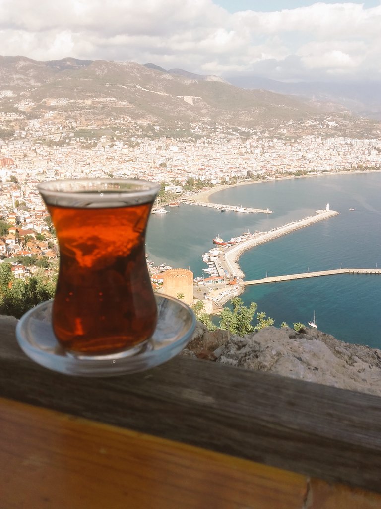 feri_aydogan's tweet photo. Eveeet sabah sporumu cayimin şekerini karıştırarak yaptım yine .Ben ce bugunluk yeter ..GÜNAYDIN 😉😎 https://t.co/ArggElI9xp