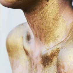 SkinnyJuiceCo's tweet photo. 'you know what happens at five thirty? you turn gold.’ https://t.co/gltKf7YScg