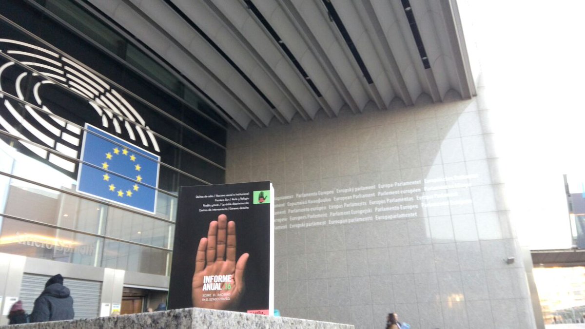 Sos_Arrazakeria's tweet photo. Presentamos #InformeAnual 2016 de @SOSRacismoFede a europarlamentarixs en #Bruselas #IncidenciaPolítica #StopDelitosdeOdio #RefugioYa https://t.co/CrmFYQb76N