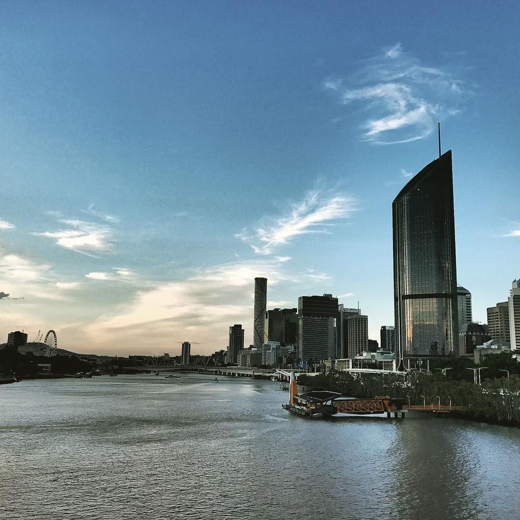 StraussWillem's tweet image. Good evening #Brisbane!  #goodwillbridge #brisbaneriver #sunset #eveningrun #fitness #runn… ift.tt/2g0o6az
