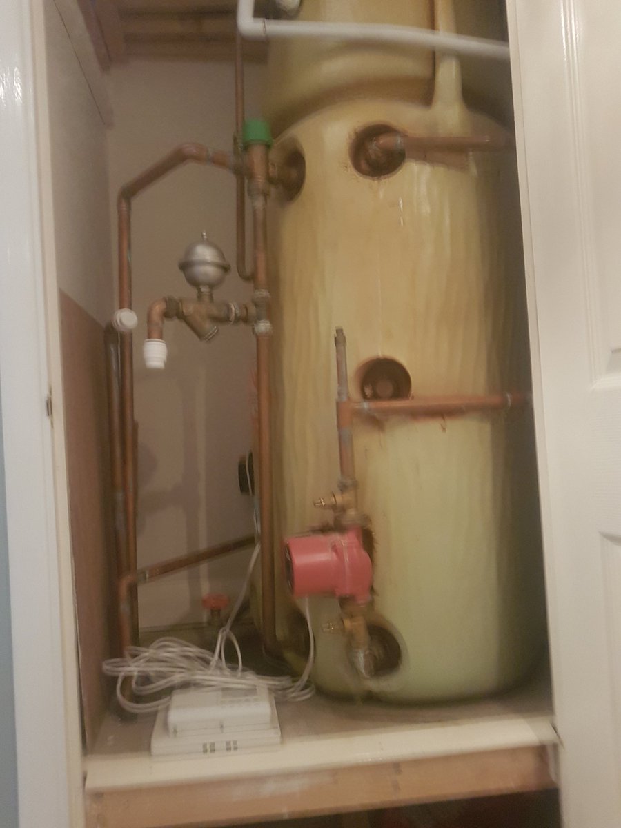 AS_Heating's tweet image. Before and after - in asheating.net   #gassaferegistered #combi #wellingborough #miltonkeynes  #boilerinstallation #idealboilers