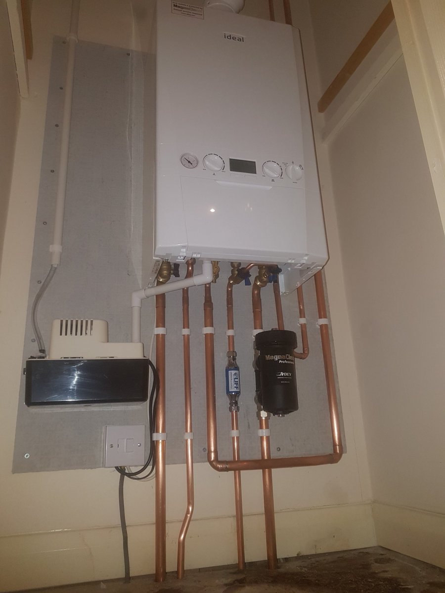 AS_Heating's tweet image. Before and after - in asheating.net   #gassaferegistered #combi #wellingborough #miltonkeynes  #boilerinstallation #idealboilers