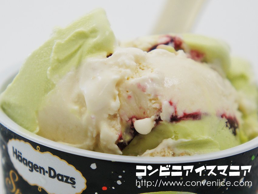 icemania's tweet photo. 【アイスレビュー】ついに本日発売！ピスタチオ好きはお見逃しなく♪ ハーゲンダッツ『Spécialité（スペシャリテ）ピスタチオ ベリー』→ https://t.co/mJGmhr24Le 

今日からコンビニ店頭に並んでます！デザートにいかがですか？
#冬アイス #アイスマニア https://t.co/VTd8rcdmVv