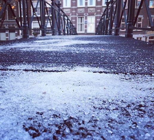 amsterdamguru's tweet photo. winter is coming.. 
to #AMSTERDAM where all has 💗
#beautiful #frosty #morning #explore https://t.co/IjwObt75z4