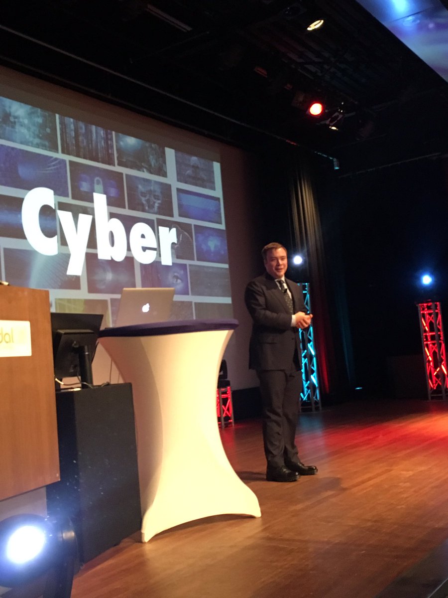 dexXLConf's tweet photo. Nu @DannyMekic met zijn Keynote. 'Cyber' is een raar woord. #dcc16 https://t.co/pgLVIzAZqc