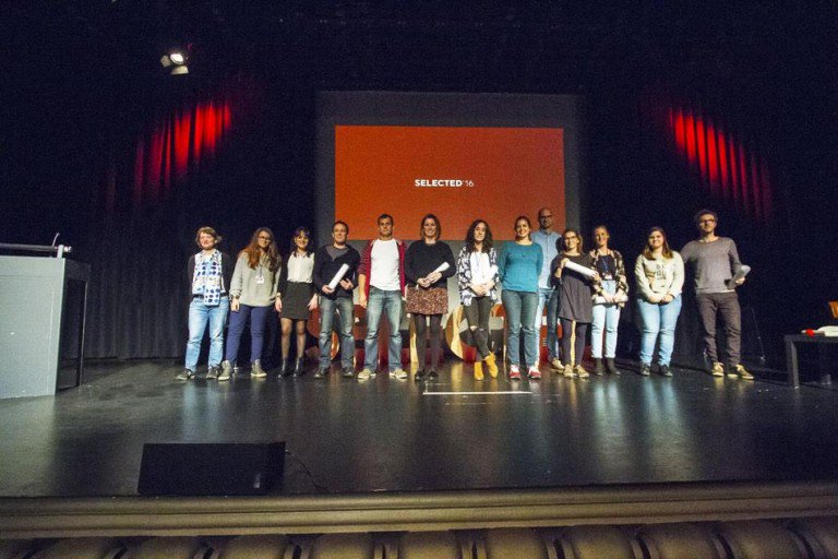 BriefingGalego's tweet photo. @xoseteiga ha recibido el premio como finalista en el @Selectedinsprtn. https://t.co/978UKN3Bmw #selected16 #diseno https://t.co/dTeWDAV6he