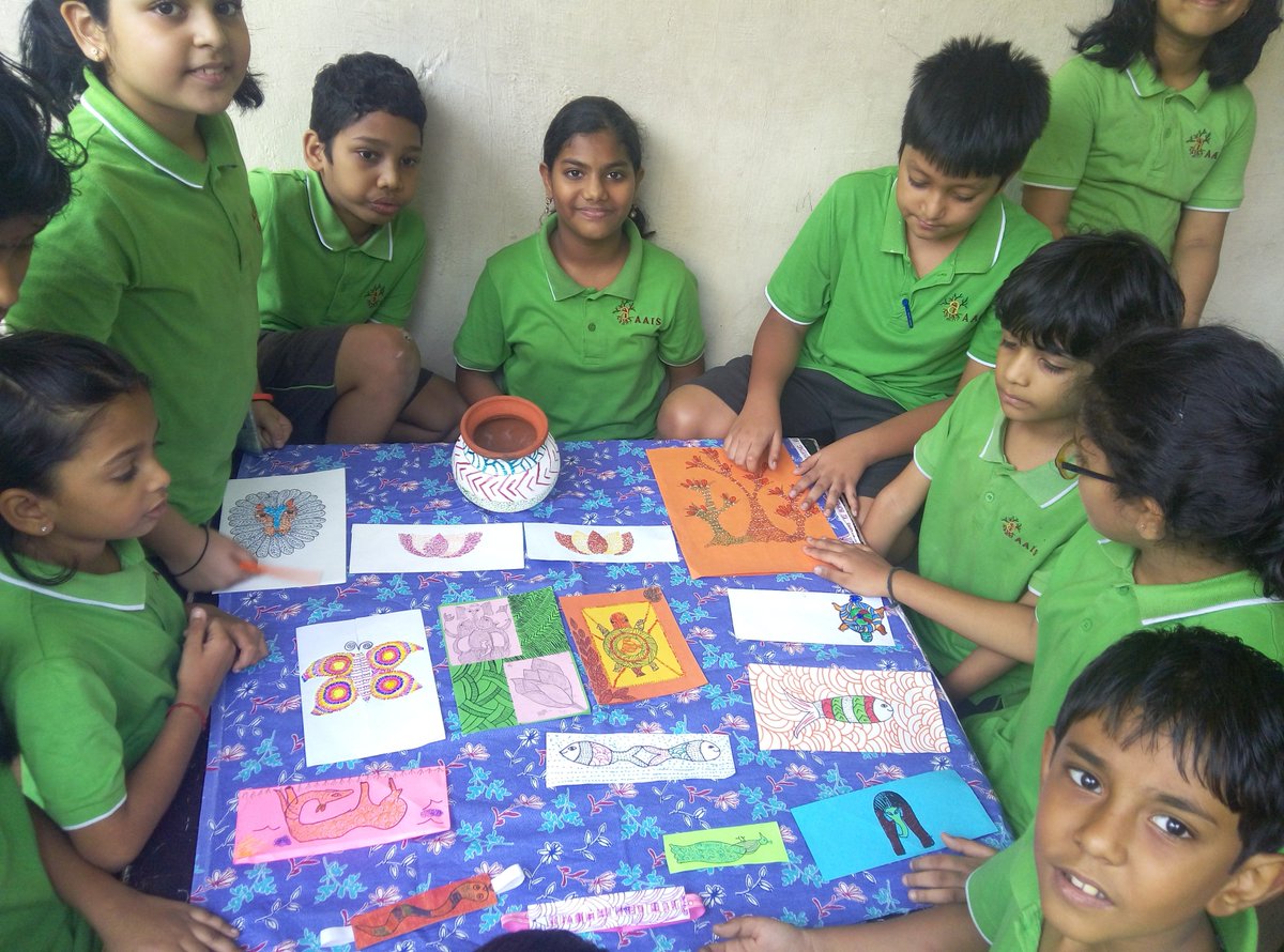 SmithaBijoy1's tweet photo. Art exhibition by gr 5 exploring madhubani &amp; Gond art @akshar_arbol https://t.co/QCsH1qQDUb