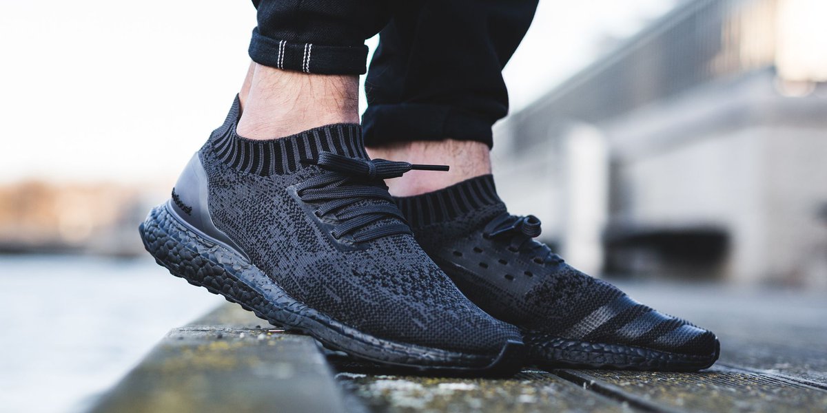 solid black ultra boost