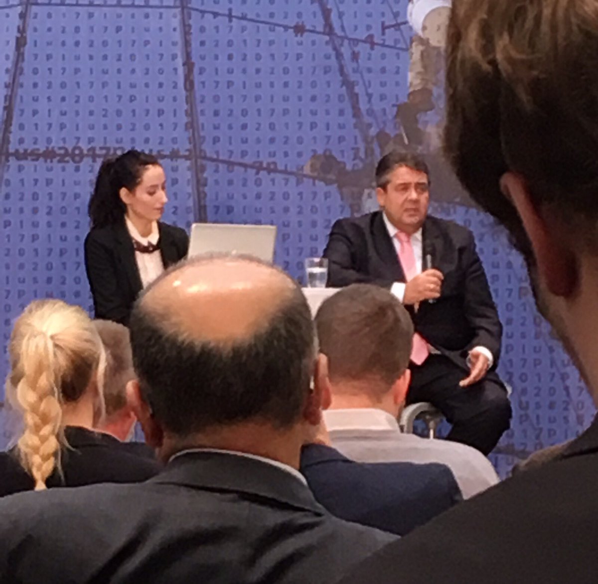 "Politik ist 80% Handwerk, 10% Intuition und 10% Glück." Formel á la <a href="/sigmargabriel/">Sigmar Gabriel</a> bei <a href="/FESonline/">Friedrich-Ebert-Stiftung</a> #swrvolo @ARDHSB