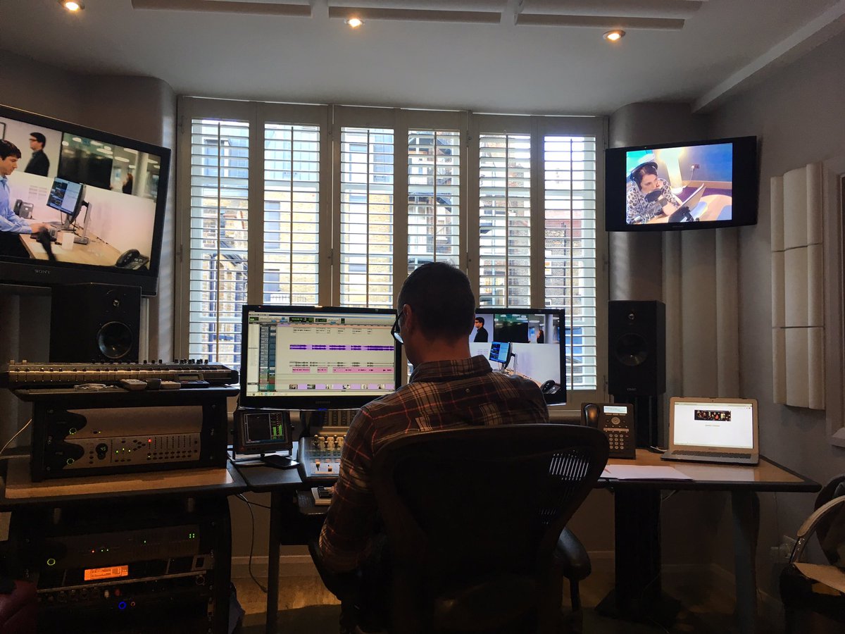 SlendertoneFR's tweet photo. Silence 🎤📽 on enregistre la voix ;) #secretshooting #Slendertone https://t.co/6bvFHzjv49
