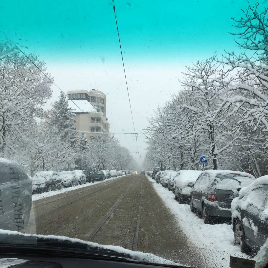BingooBox's tweet photo. #Ak57 #ShootingArea Snowing #Bulgaria @AksharaHaasan1 @MsKajalAggarwal @anirudhofficial @thalatweets @ThalaFansClub https://t.co/Q2CmOD4nOE