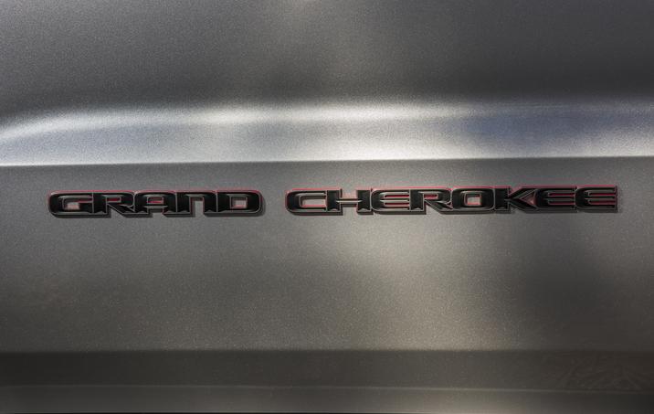 El Jeep® Grand Cherokee 4x4 obtiene Cinco Estrellas en Seguridad por NHTSA por 4to año consecutivo. Entérate más, bit.ly/2fxLG2u