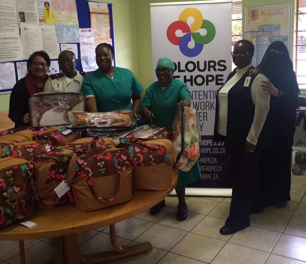 ColoursOfHopeZA's tweet photo. Mafolo Community Health Centre diaper bag distribution. Thank you #vmwf for donation of bags @MiriamVB_ #coloursofhope #babyrun #BabyProject https://t.co/4UHfj565oP