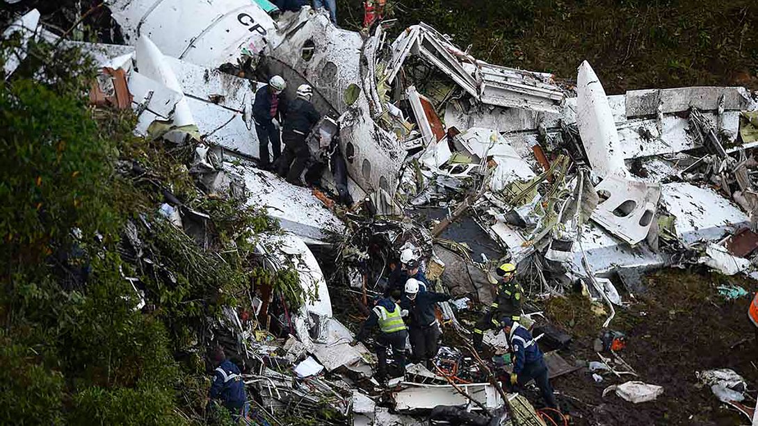 globovision's tweet photo. #EnImágenes Tragedia aérea en Colombia enluta a Latinoamérica y al fútbol
https://t.co/v2anWbeDIE https://t.co/NOYhc0i0Fe