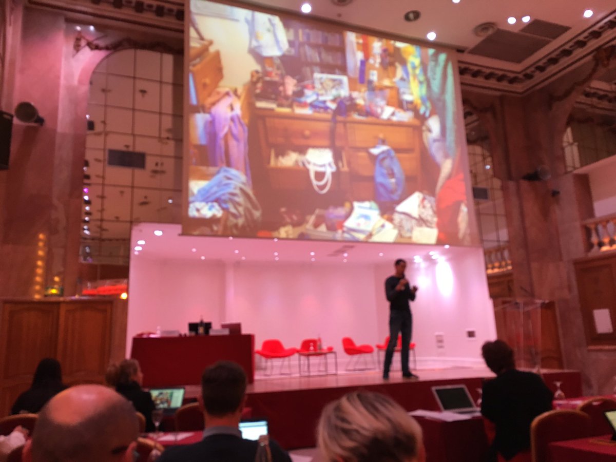 MichaKarapetian's tweet photo. Dennis Augusi de Philips : "vous ne pouvez rien trouver dans cette chambre". Allusion à l'ancien portail intranet du groupe #rirse16 https://t.co/0VcjhU9Y3Y
