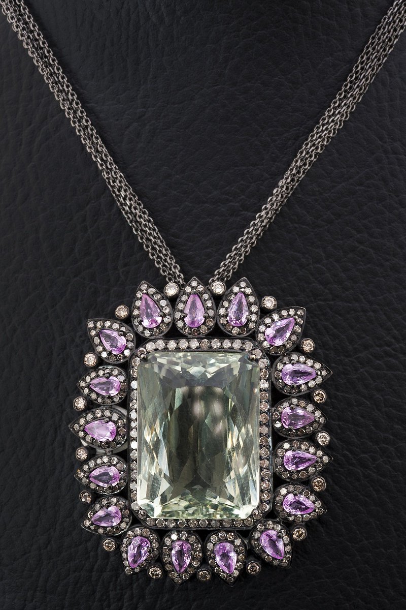 LorraineEfune's tweet photo. This exotic piece is the type of heirloom-worthy pendant you could easily pass on for generations. #PerfectPendant #JewellerOfChoice https://t.co/Ixj5d9v1mI