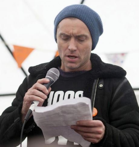 MediaEyeTweets's tweet image. Jude Law, Judi Dench, @BigBoyler and @carolineflack1 #CHOOSELOVE for @HelpRefugeesUK ow.ly/2fVF306CYl4