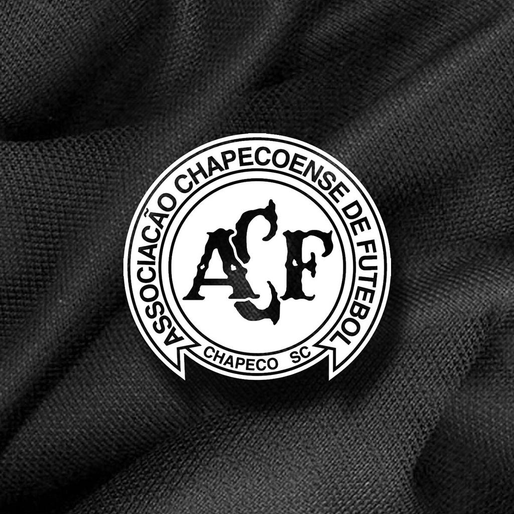 aftgomes's tweet photo. Os nossos corações e pensamentos estão convosco. Um dia muito triste para o futebol ⚫

#Chapecoense https://t.co/pcUl6q0aHc