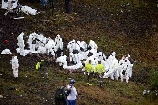 Telenoticias7's tweet photo. "Un día muy triste para el futbol", afirma presidente de FIFA, tras accidente en Colombia https://t.co/qgy9CV0sjB #TN7 https://t.co/16mTfeReOT