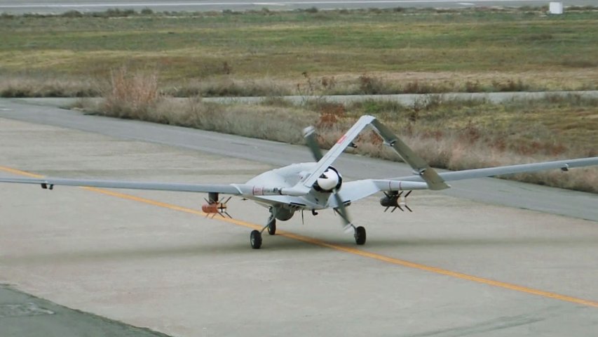 طائرة حربية بدون طيار .. محطة في التصنيع العسكري التركي Cyb3jPhVQAIhgxH