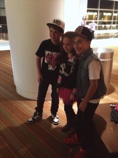 JohnnysTxBoys's tweet photo. #YoungJohnny #throwbacktuesday #JOTransforms @johnnyosings #DayAndNight https://t.co/Iw7Cf022Le