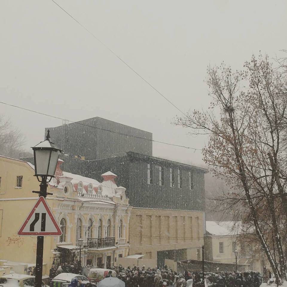 Hy_Donetsk's tweet photo. На Подоле открыли памятник слову "Е*аный *издец". https://t.co/EthraKOt7S