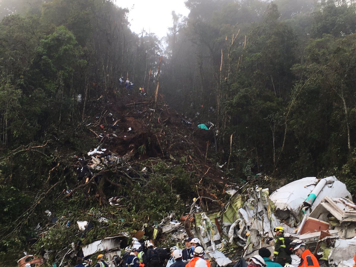 malatorre's tweet photo. Foto del lugar del accidente aéreo del equipo de soccer Chapecoense que deja 75 fallecidos. https://t.co/yz32Tenk3d