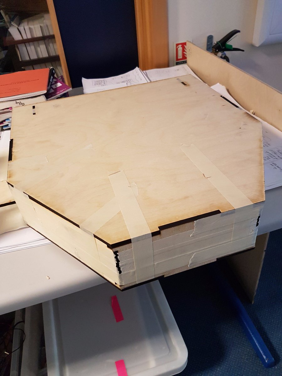 KESRobotics2017's tweet image. The shape of our robot is starting to look familiar @Dominos_UK #pizzabox