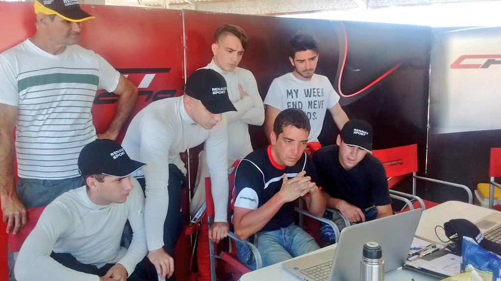 El #CroizetRacing analiza los primeros giros de <a href="/ChuleEtcheveste/">Chule</a>, <a href="/FabriAngeli/">Fabri Angeli</a>, <a href="/juampirotondo/">Jp</a> y @FacundoRotondo 

#FormulaRenault