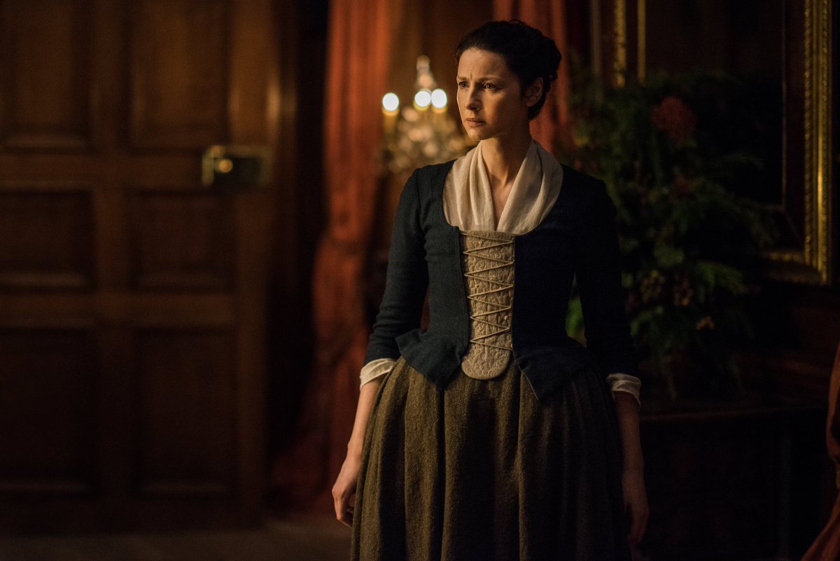 lea_robbie's tweet photo. I want @caitrionambalfe winning the π#bestactress #PCAs2017...incredibly talented & amazing human being #PCAforCait https://t.co/UVjJ4rSDDZ https://t.co/jU7wt6psNC