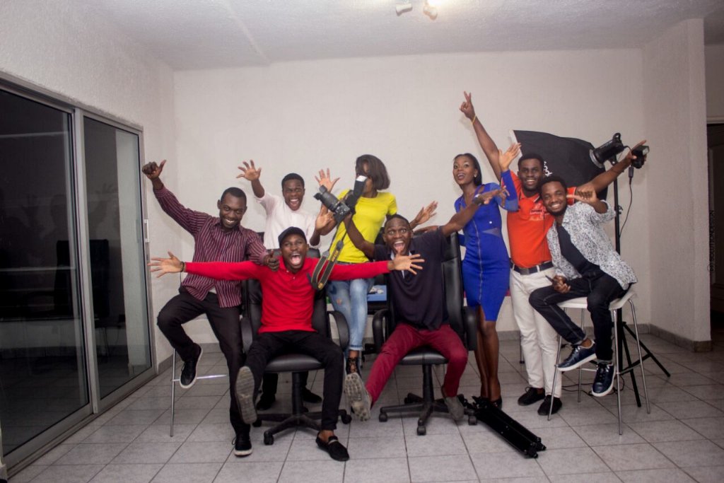 Azgardesign's tweet image. #Foolastyle #Créatif #SolutionDesignCompany#Team #Equipe #BookphotosDernière seance de shooting Bookphoto Model