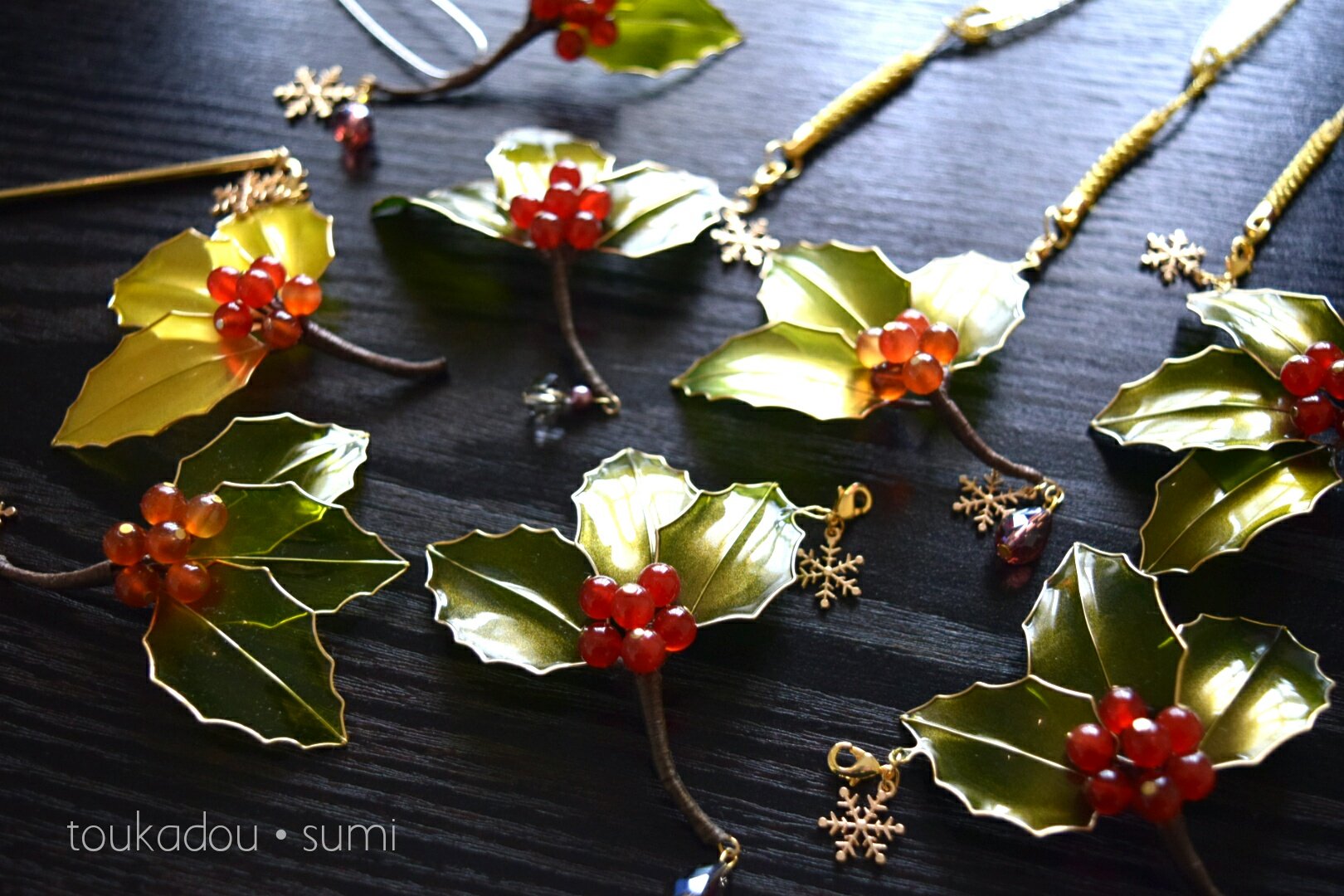 灯花堂 En Twitter 灯花堂 柊の帯飾り X Masだね 緊急企画 明日11 30の21時より 柊 の帯飾り を付け替え用の棒かんざし 12 をセットにして販売いたします 送料込みで 5000円 となっております Twitter灯花堂ページにて3個限定 です 購入希望の方は