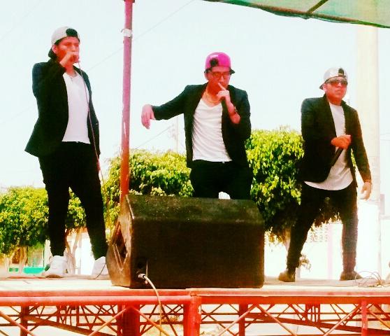 maflowelserio's tweet photo. Los Megamentes Musicales #MaflowelSerio #Mcnelson #J_joe https://t.co/9EmSzhLRl6
