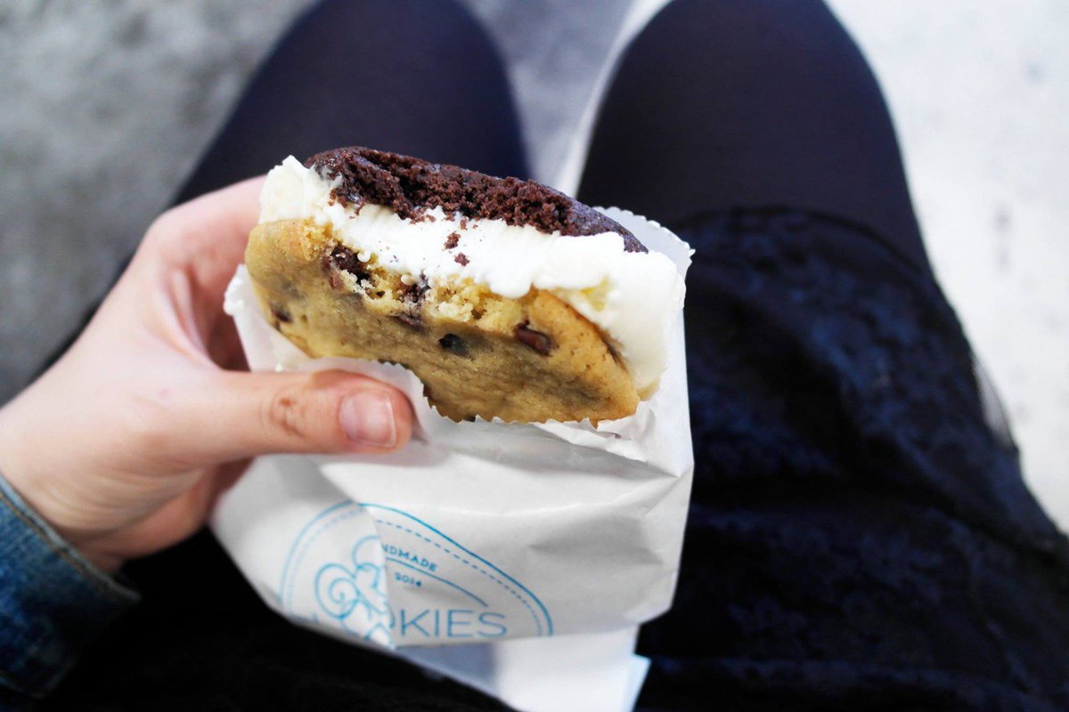 TasteatSimons's tweet photo. Tired of family feuds regarding what to eat? Come visit our market &amp; settle your argument with a cookies &amp; cream ice-cream sandwich!
#tasCT https://t.co/GIn4lnfqL4