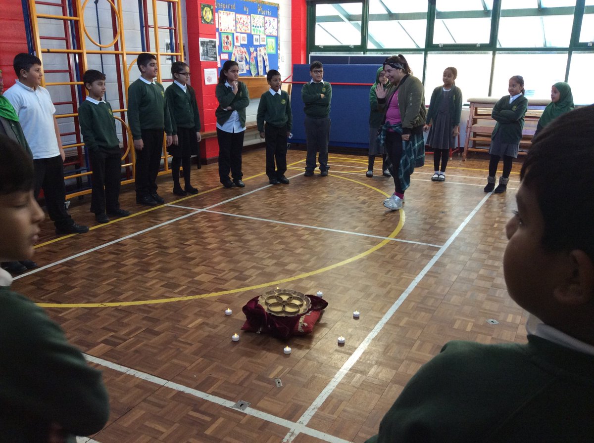 rgntparkschool's tweet photo. 5R are very engaged and making the most of their Language Alive workshop!
#ThePlayHouse #LanguageAlive #Drama #Language https://t.co/jziIypLmOn
