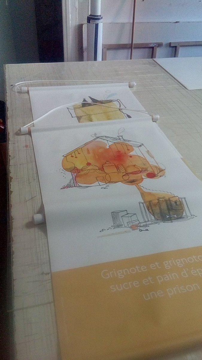 FredericZecom's tweet photo. #façonnage en cours pour les #kakémonos des #editionsThierryMagnier. Visuel imprimé sur #toilePVC Jet Tex + rondins de bois + cordelette https://t.co/6eydVXc0SL