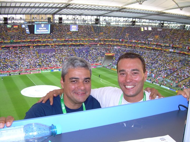 andrizek's tweet photo. Descansa em paz, meu amigo. Muita força para todas as famílias em Chapecó, na Fox, RBS, Globo. Que ano filho da puta esse 2016. https://t.co/6kFDjRi0xq