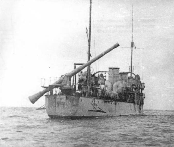 ট ইট র グローウォーム 戦艦少女r非公式 エンゲルス ノヴィク級の一隻 ロシアの旧式駆逐艦なんだけど 実験で305mm無反動砲を搭載したんだ 単発火力は確かに凄いんだけど 装填の手間が テストが上手く行けば5門搭載する計画もあったんだって でも無反動