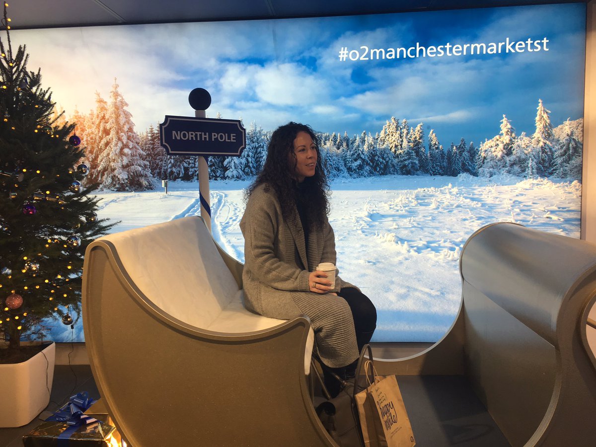 Guru_Lisa_A's tweet photo. @yourbagboutique #o2manchestermarketst Leanne enjoying a complimentary hot coffee on a cold day #happyinside https://t.co/n4LPpdB50B
