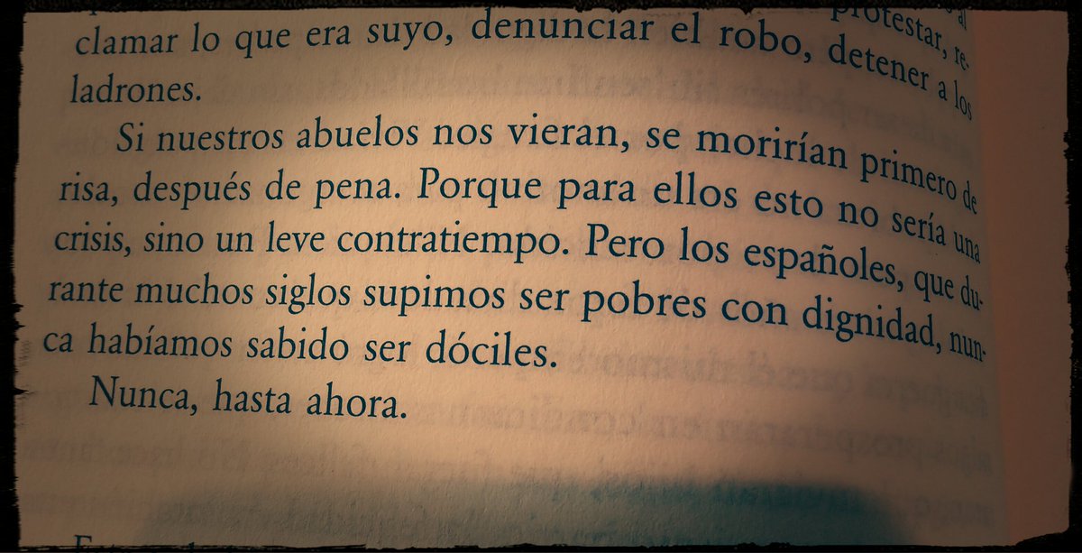 Al fin encontré el momento de sujetarte entre mis manos para mis ojos atentos #Losbesosenelpan de @AlmudenaGrandes