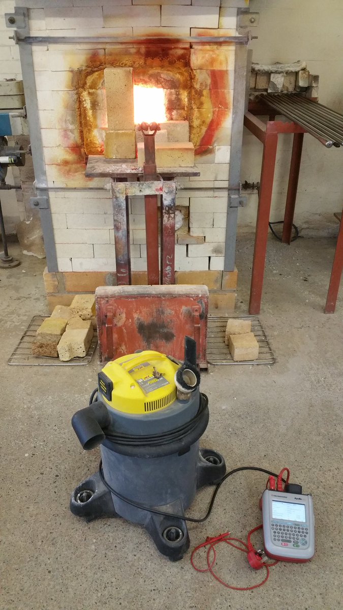 999FireSafety's tweet image. Nice and warm in front of the furness today the at the #glassmakers @ #pateleybridge