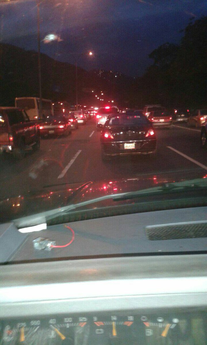 TrafficVial987's tweet photo. #AGMA Vía Caracas retraso desde araguaney y parque caiza 6:18am @trafficMIRANDA @EUtrafico @traficovv https://t.co/BTPMuaTBAJ