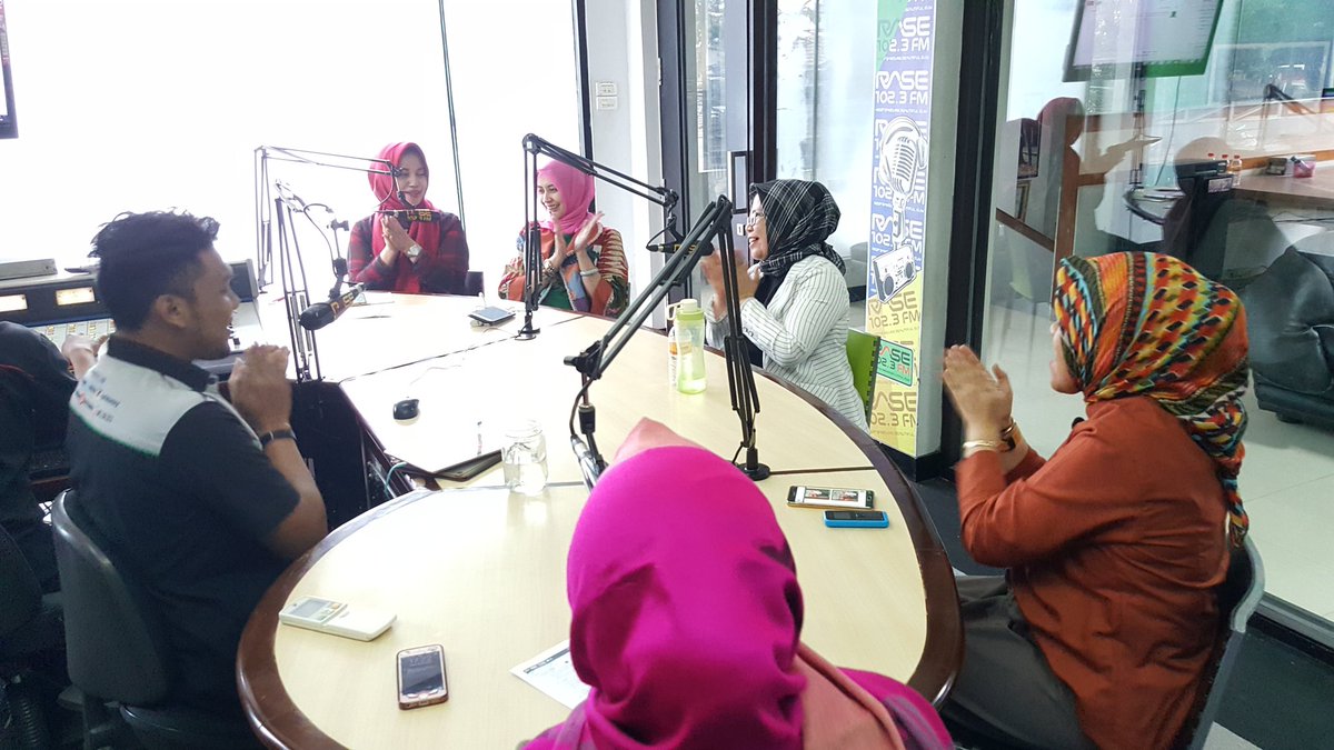 rasefmbandung's tweet photo. Yang penasaran sama event #WomenVaganza yuk ikuti talk show kita sore ini bareng #CreativeWomenCommunity di #RaseAfternoonCrazy https://t.co/POecPrK5S9