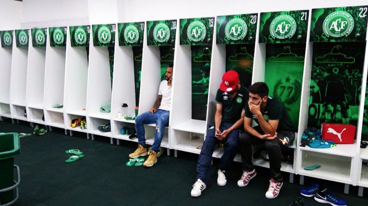 FootballFunnys's tweet photo. Chapecoense players who didn't travel with the team in their dressing room. Heartbreaking. https://t.co/3kvGYULHOD